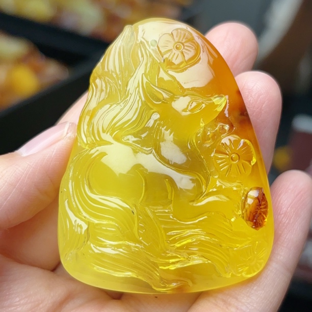 鸡油黄九尾狐蜜蜡蜜蜡手把件58×45×19（416号）