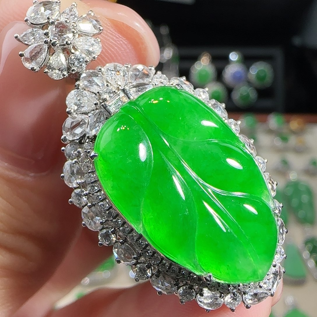 翡翠吊坠(不含链)18K金镶嵌