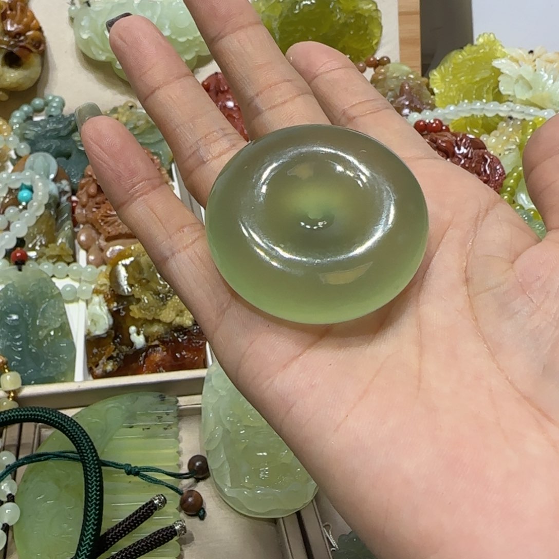 未镶嵌蛇纹石玉吊坠书*