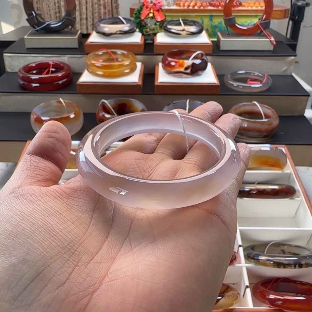 手镯玛瑙/玉髓未镶嵌秦*妍