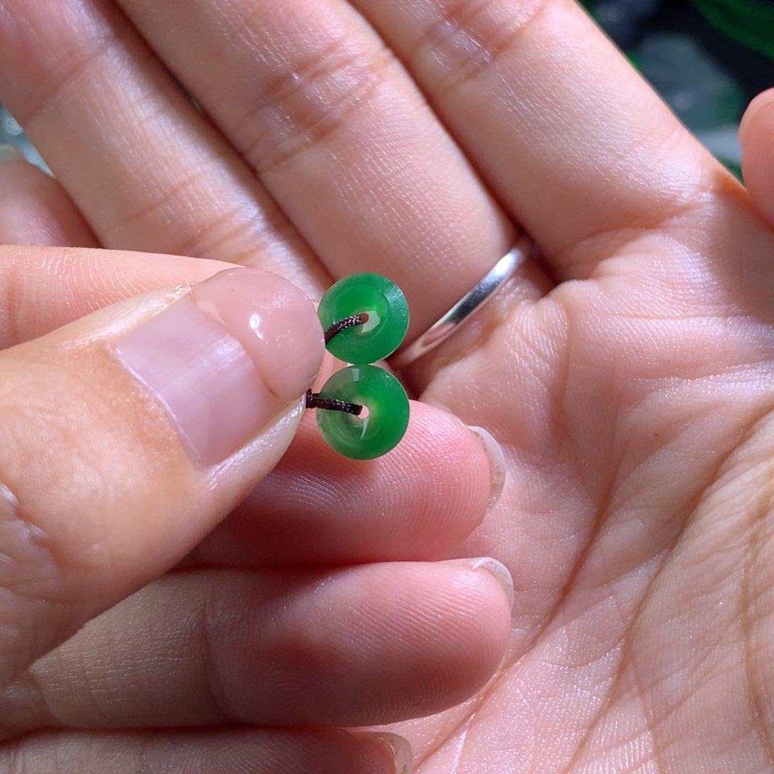 翡翠颈饰未镶嵌一对