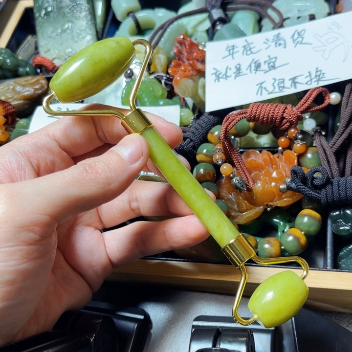 蛇纹石玉颈饰未镶嵌