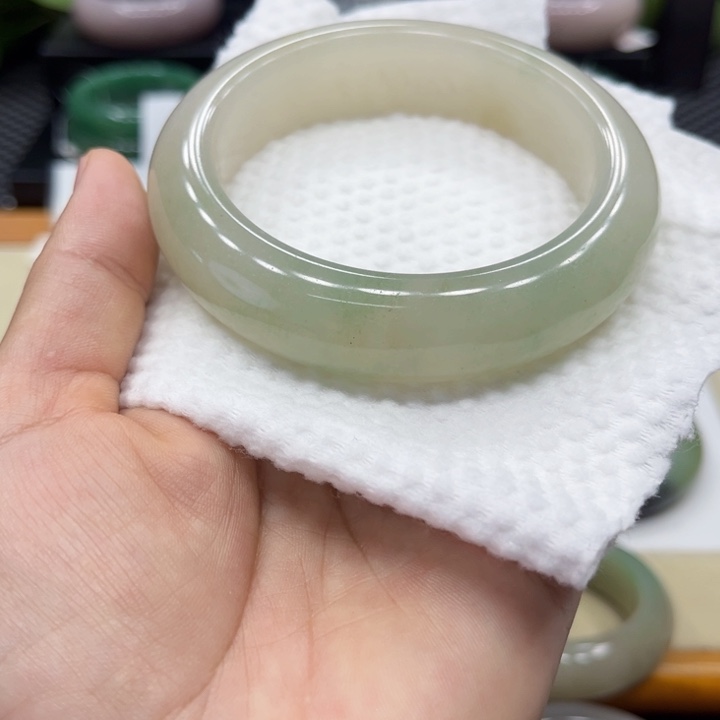 石英质玉手镯未镶嵌兴****宗