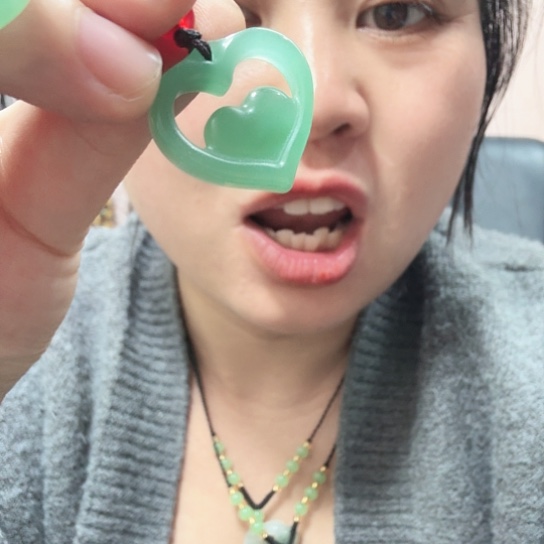 东陵石未镶嵌颈饰心心