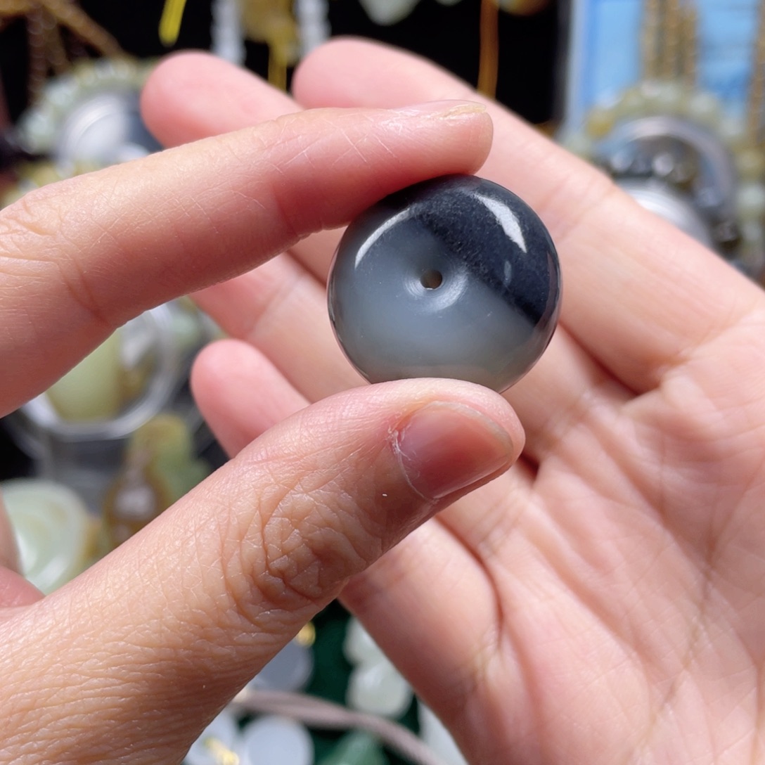 和田玉颈饰未镶嵌董*懂