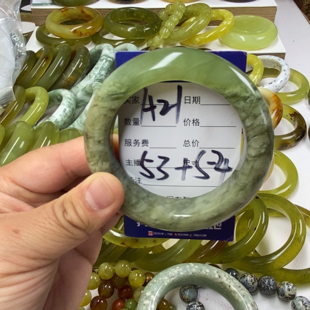 蛇纹石玉未镶嵌手镯