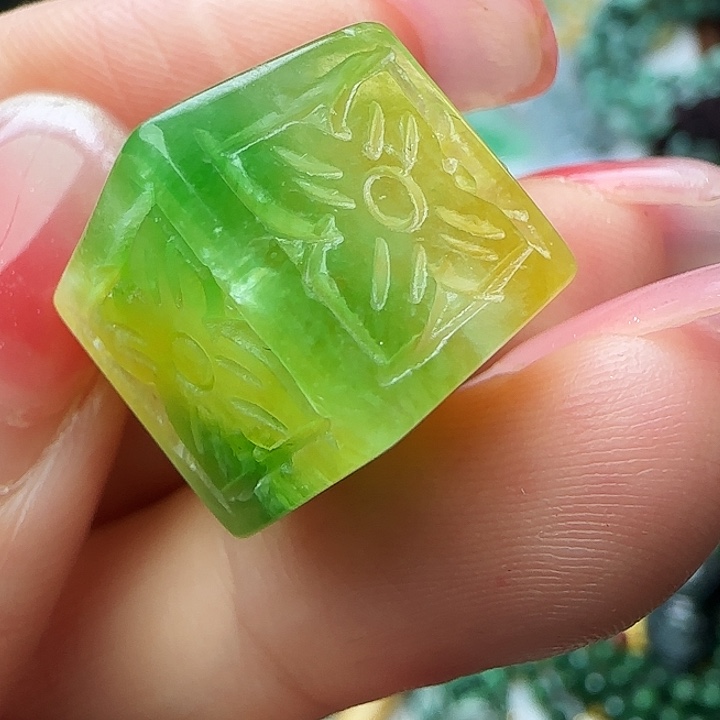 翡翠未镶嵌颈饰天然A货18