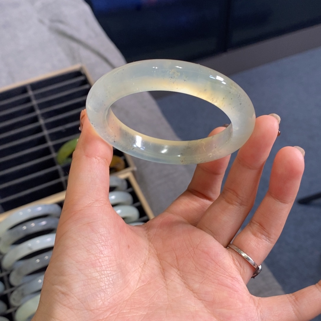 泽***琳蛇纹石玉未镶嵌手镯