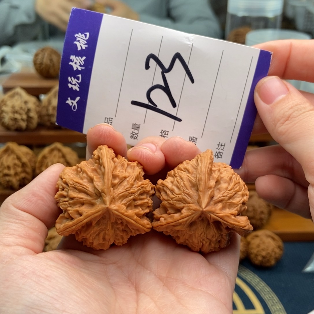 文玩核桃吊坠40三棱