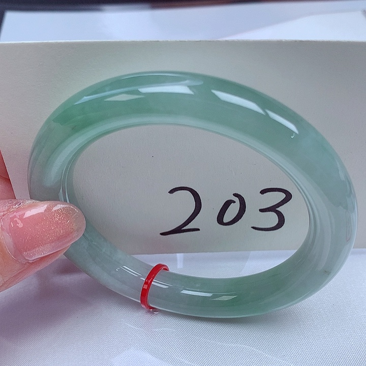 翡翠手镯未镶嵌翡翠