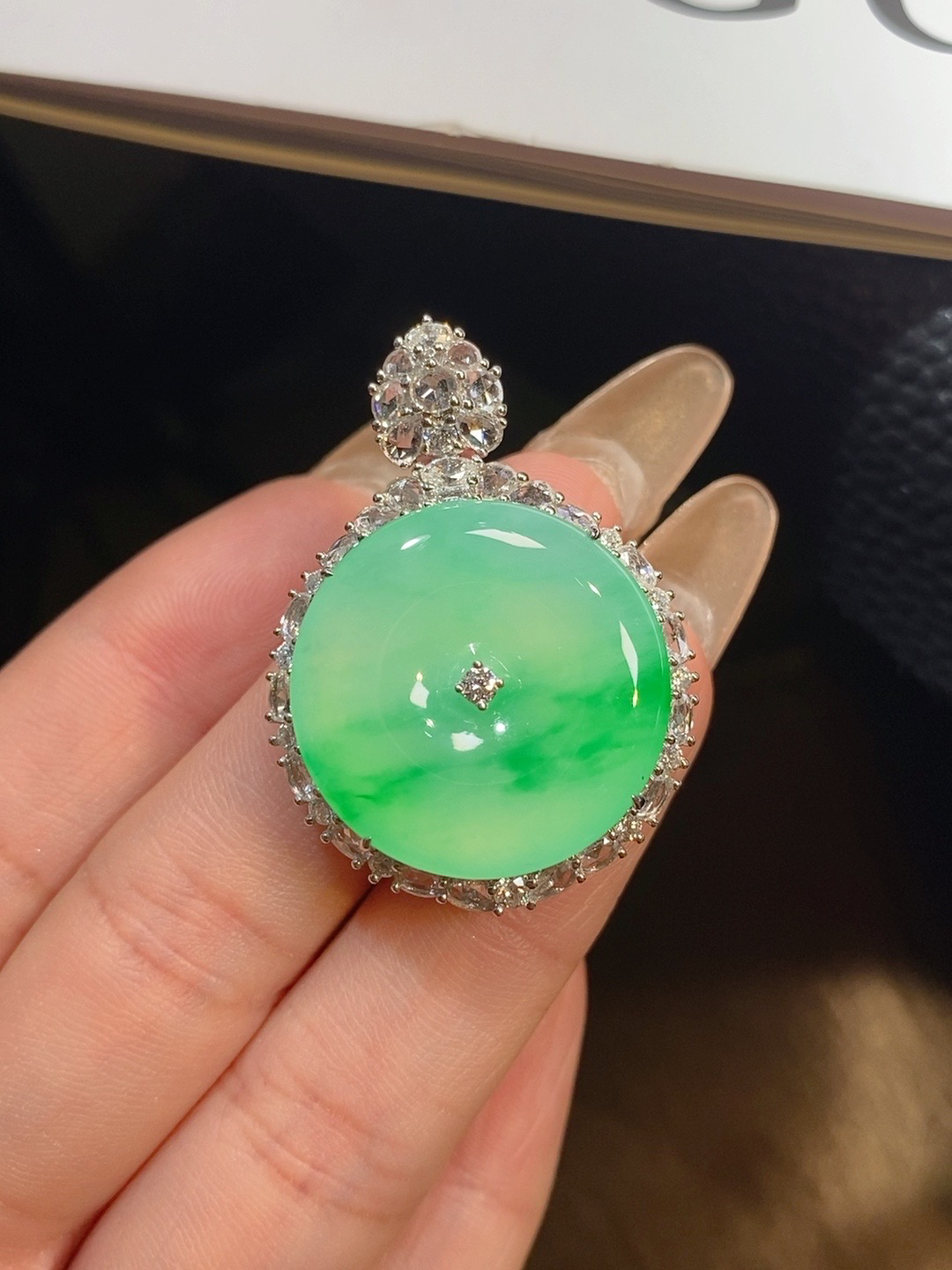 【拾玥珠宝】天然缅甸翡翠A货 高冰飘金丝阳绿平安扣吊坠