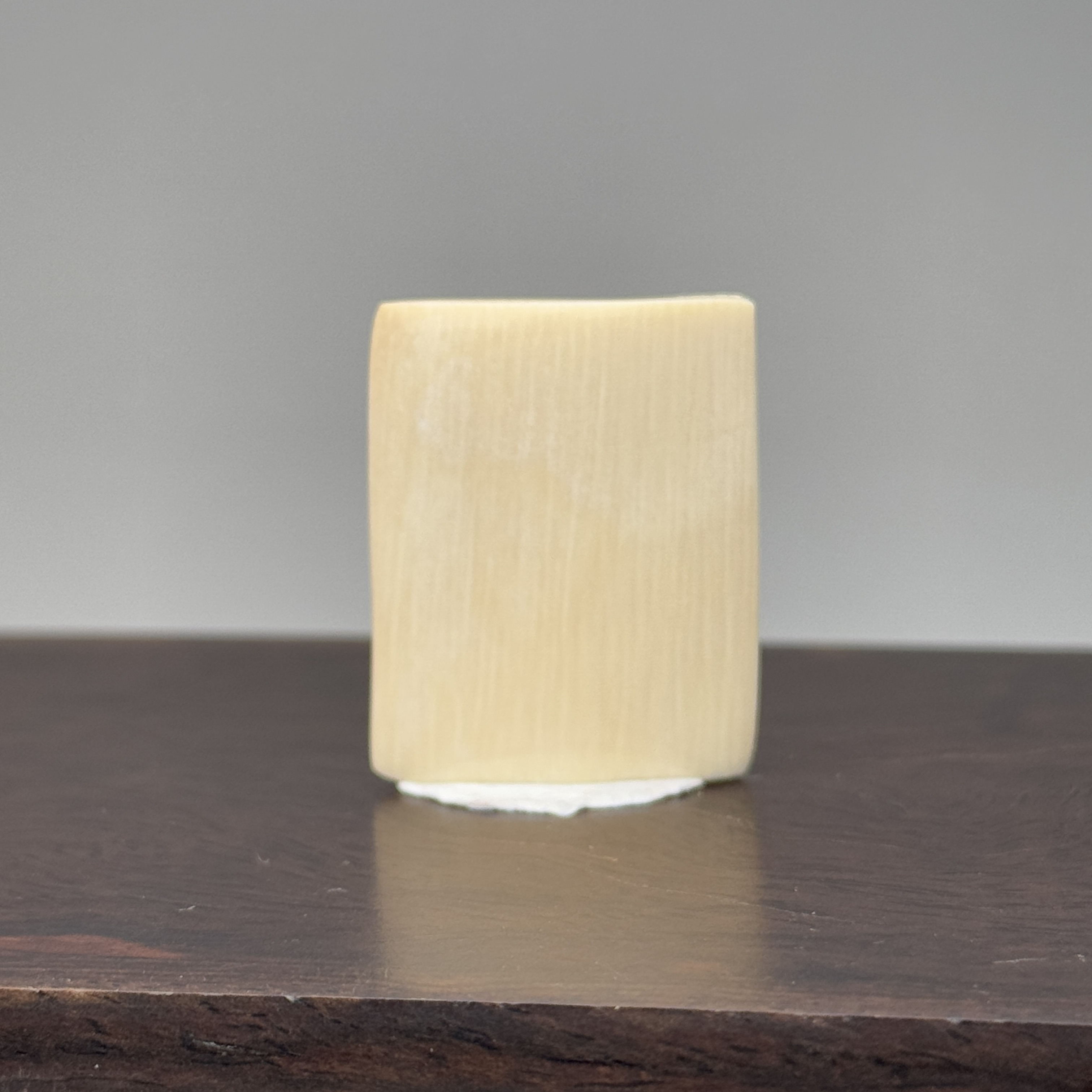 DEZHI/德志29*23*3mm3.9g无事牌吊坠天然猛犸牙K387