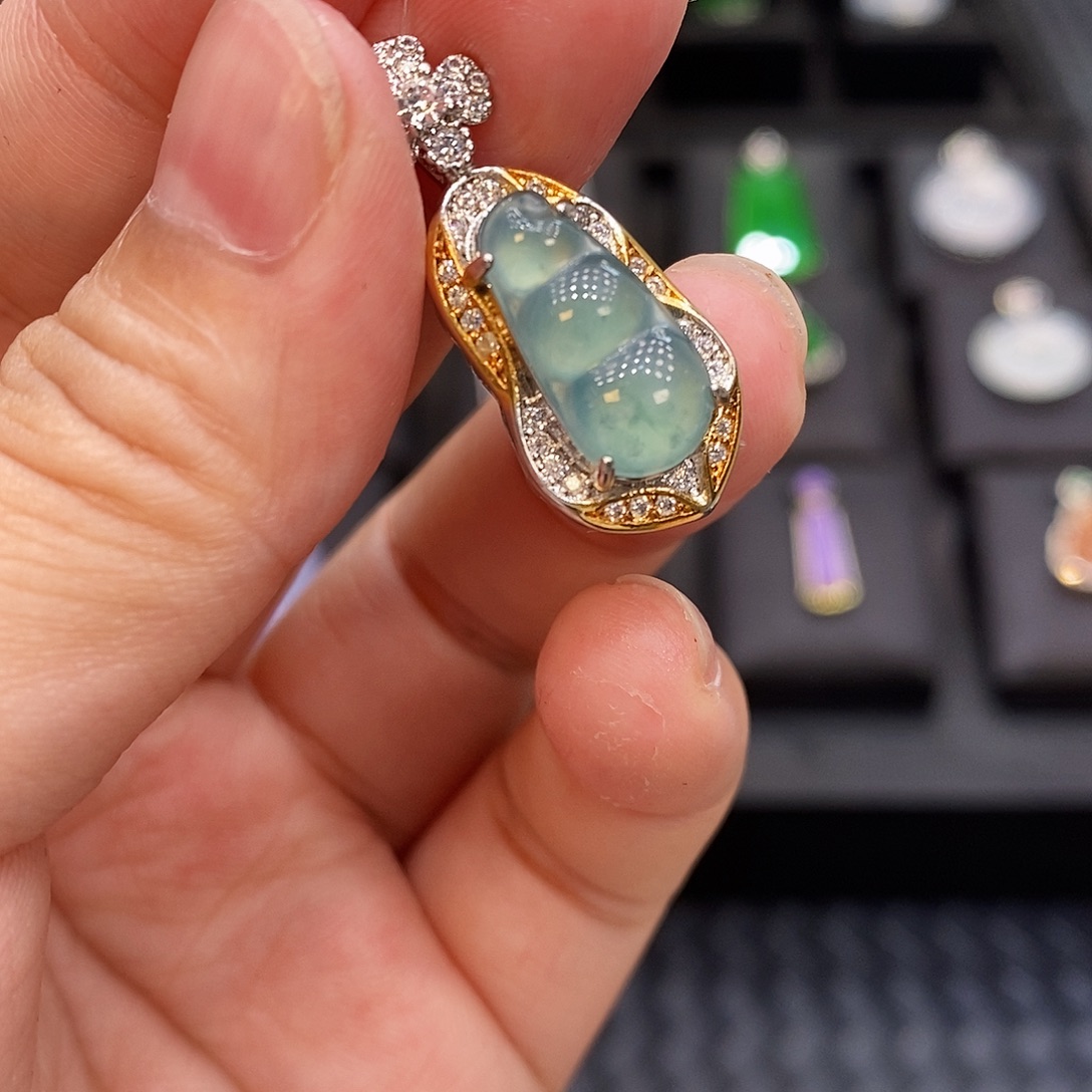 翡翠银S925镶嵌颈饰豆子