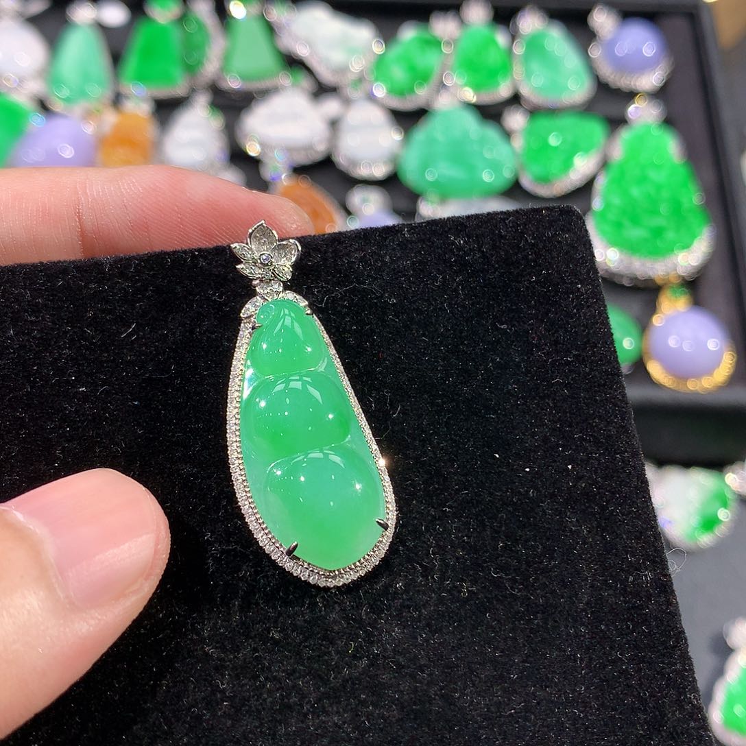 翡翠18K金镶嵌颈饰