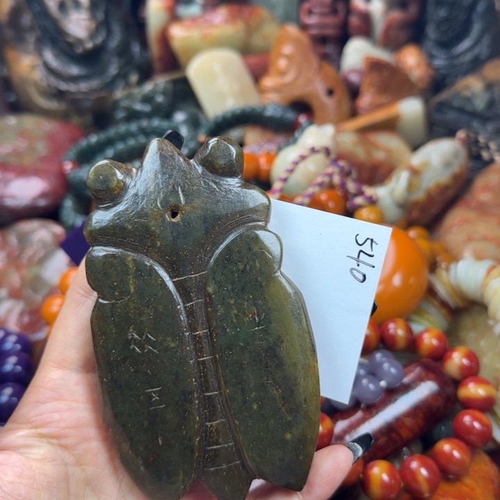 透闪石质玉未镶嵌珠宝奇石