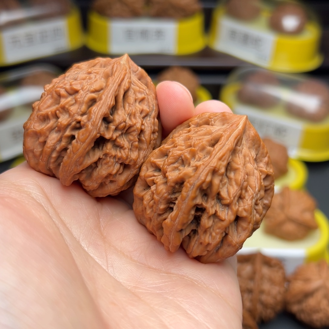 奕***m文玩核桃吊坠虎头