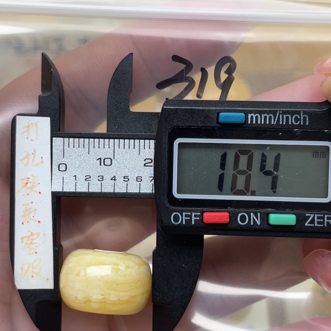 蜜蜡裸石未镶嵌建**了蜜蜡