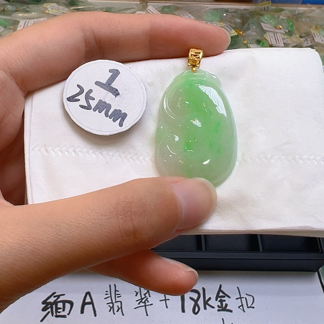 翡翠颈饰18K金镶嵌翡翠