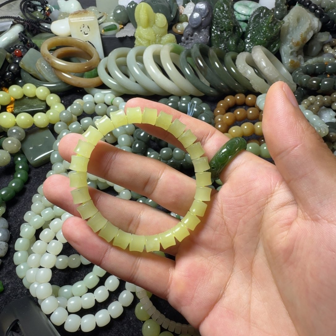 和田玉未镶嵌手串