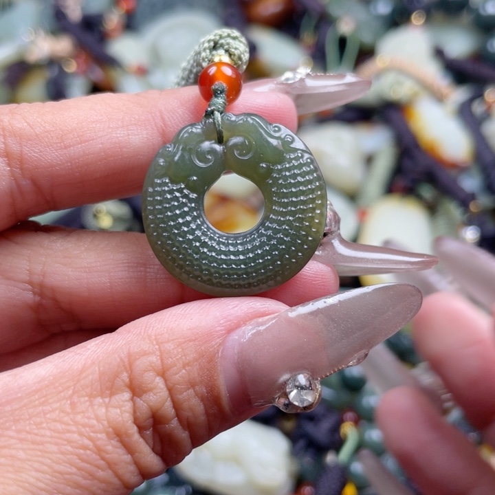 和田玉颈饰未镶嵌