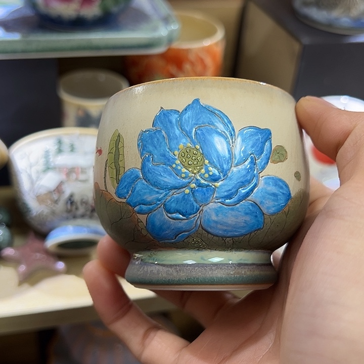 手绘蓝色荷花茶杯