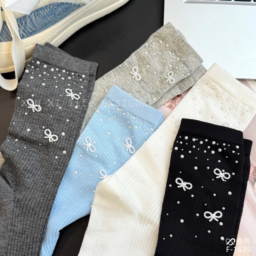重工烫钻满天星中筒女袜时尚洋气甜美潮袜