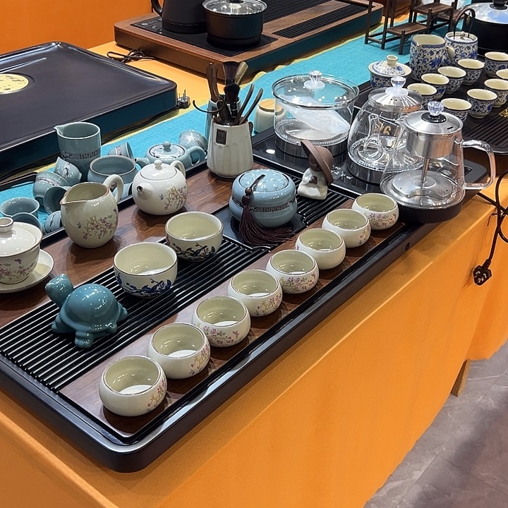 茶百草的小店也是不错