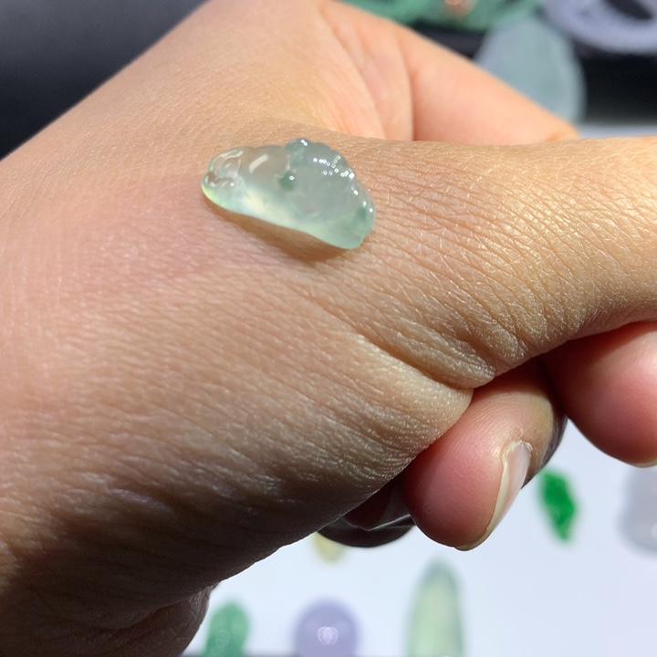 翡翠颈饰未镶嵌皮皮