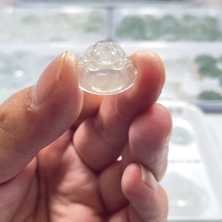 翡翠未镶嵌颈饰佛