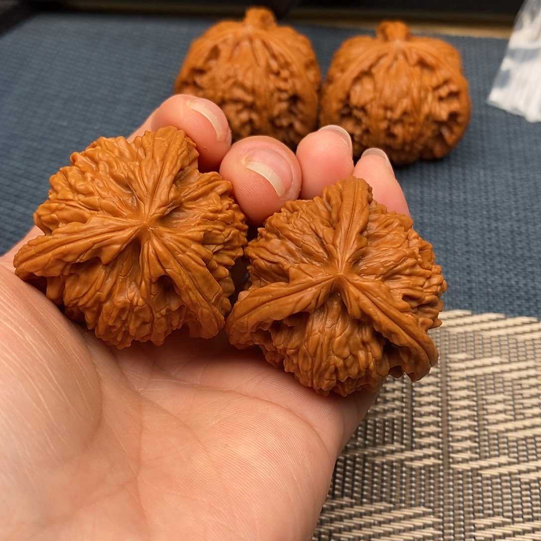 光***晨吊坠文玩核桃三棱