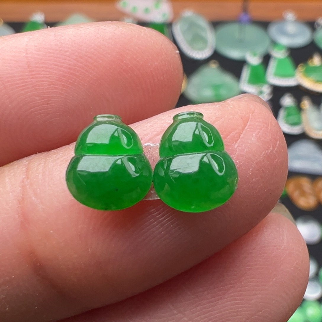 翡翠颈饰未镶嵌葫芦7.7