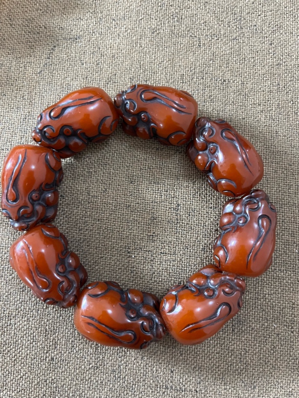 大红蜡貔貅手串。 1。      