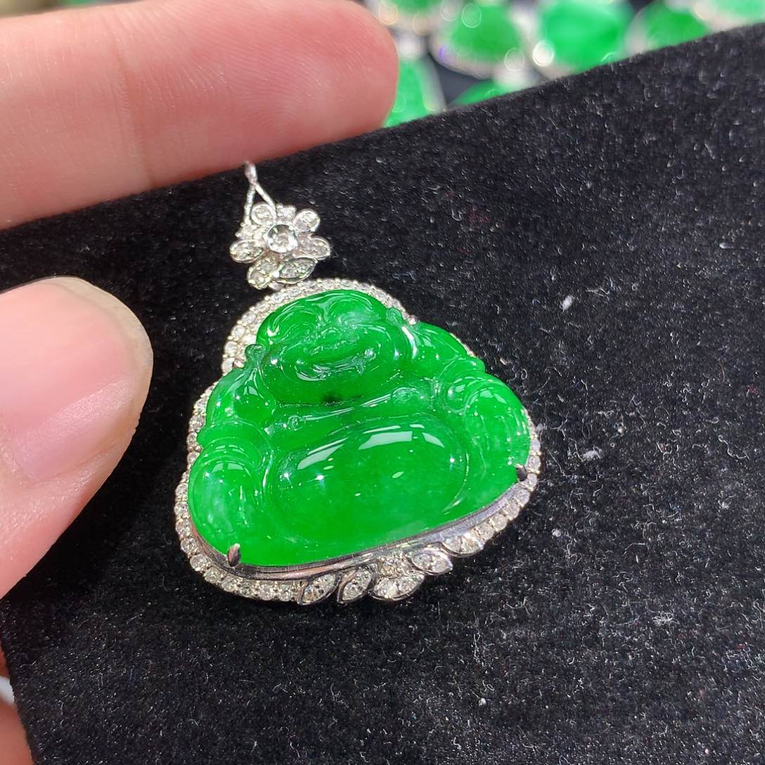 翡翠18K金镶嵌颈饰