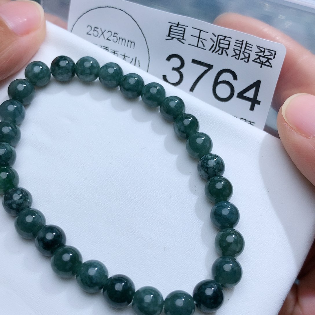 翡翠颈饰未镶嵌3764。