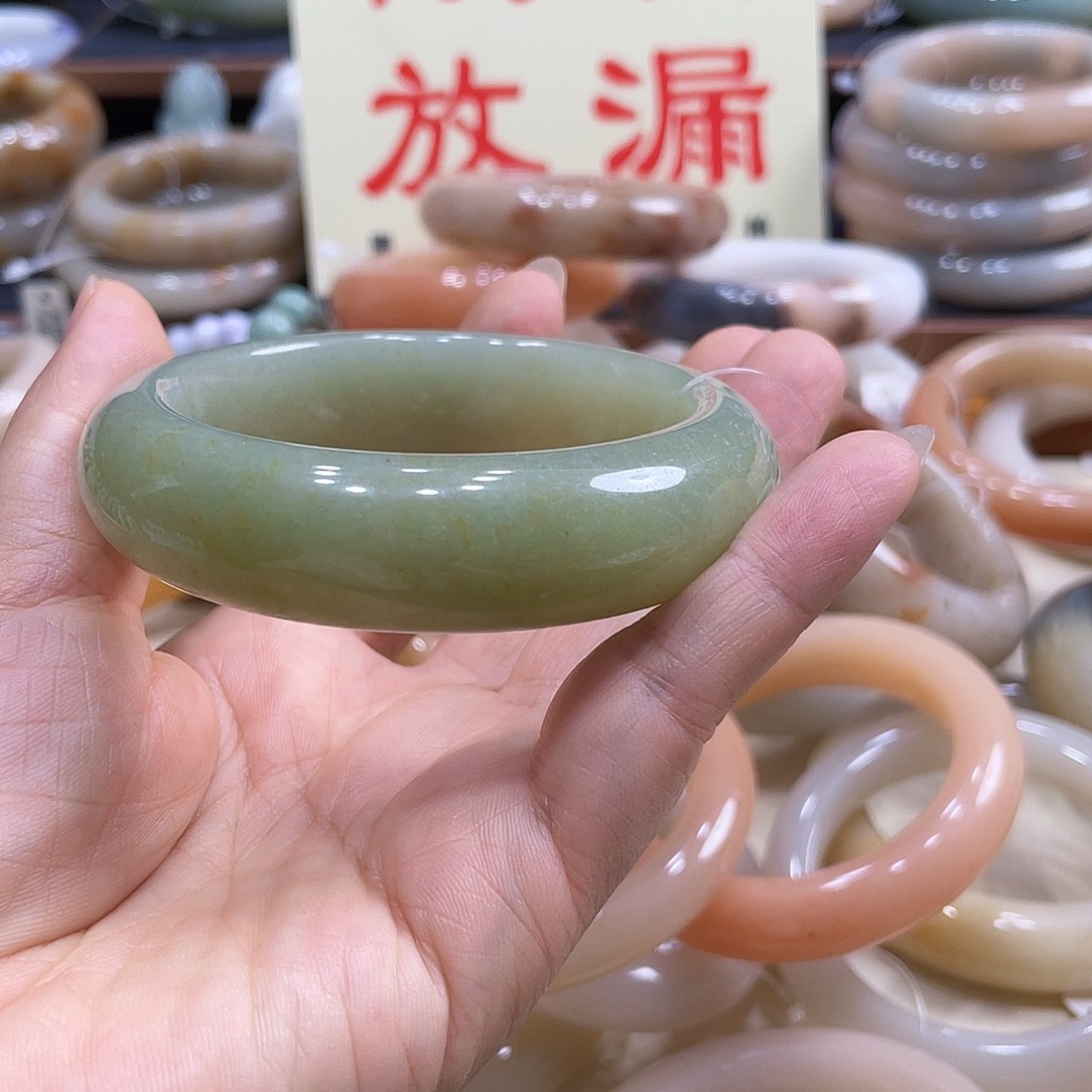 未镶嵌手镯石英岩玉如**仙