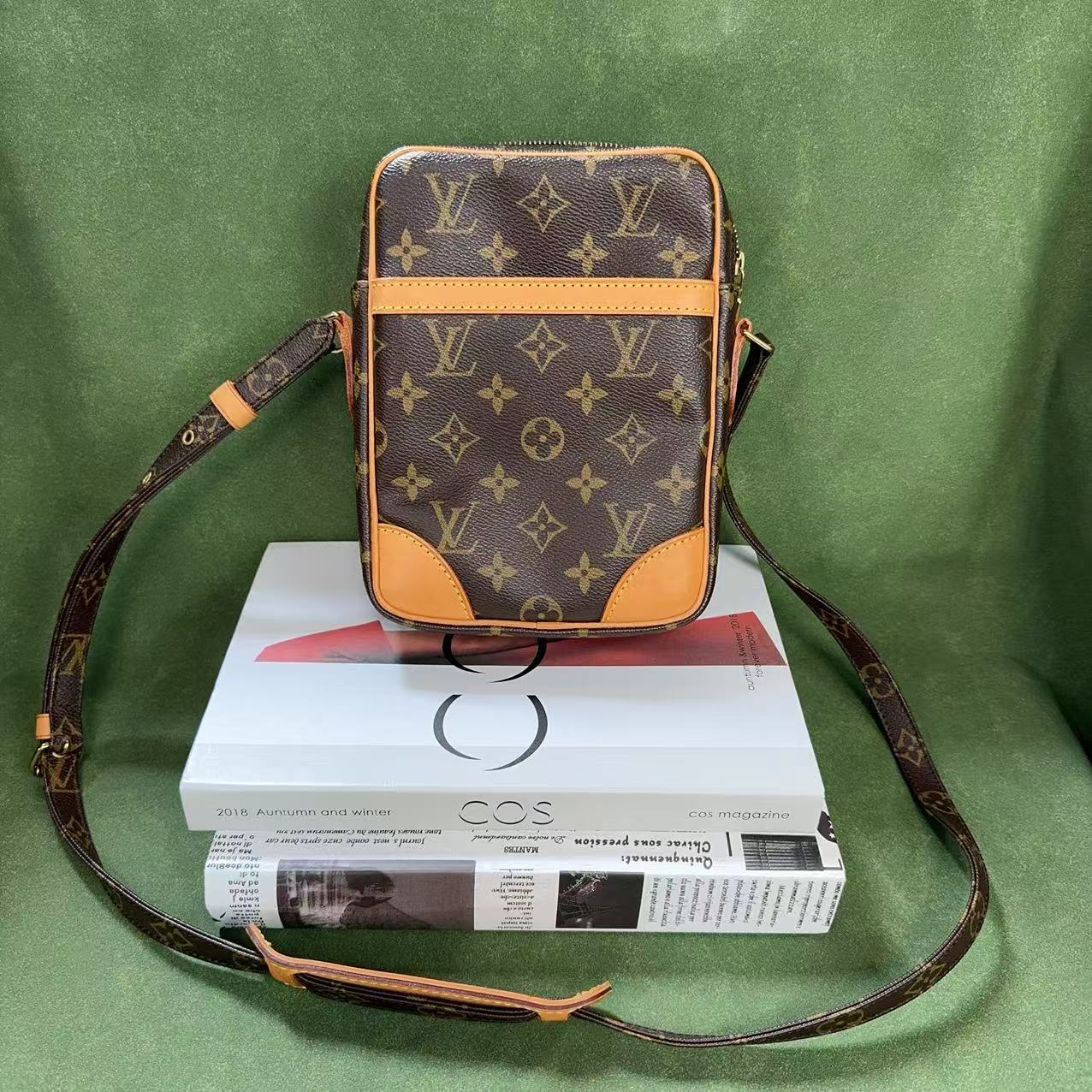 95新 LouisVuitton/路易威登 EOC/老花竖版单层相机包/编码0016