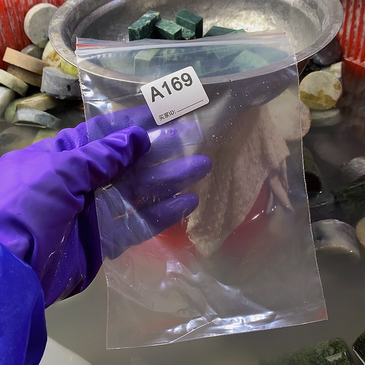 蛇纹石玉原未镶嵌五**生