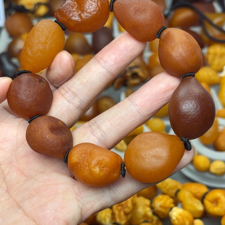 孟***孟琥珀未镶嵌裸石天然蜜蜡海漂手串