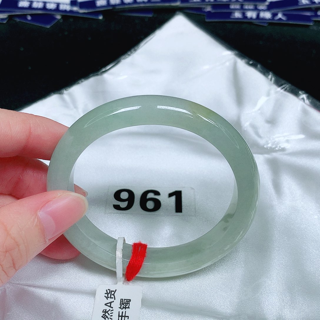 翡翠未镶嵌手镯（贵妃镯）