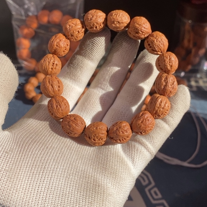 文玩核桃手串……20