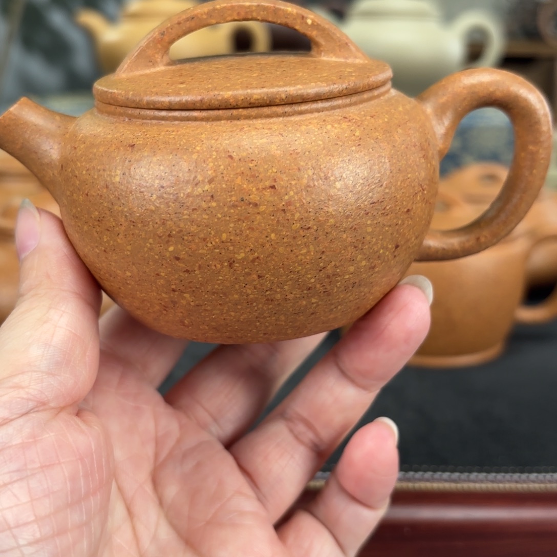 紫砂茶壶梨皮黄段玉瓦170