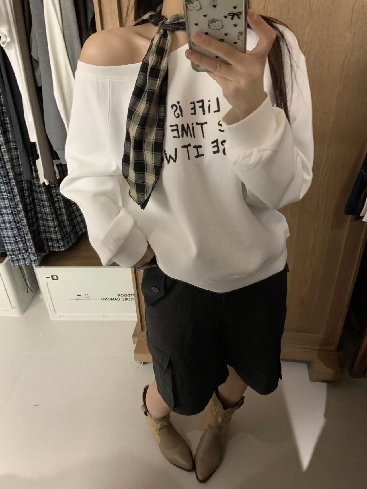 温柔瑶-MEET秋款福利#韩系斜肩松弛感字母卫衣#55331