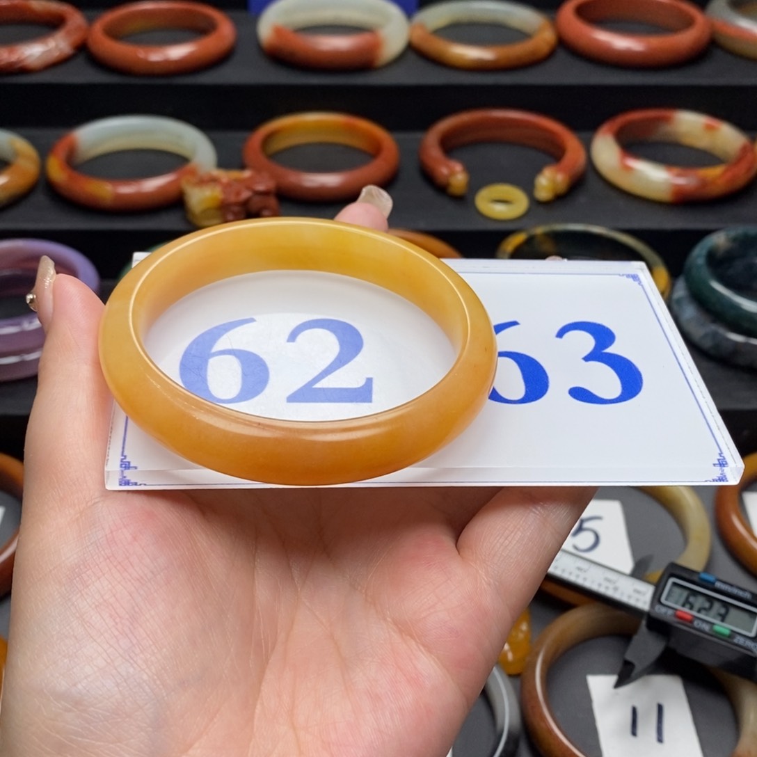 石英质玉（黄龙玉）手镯未镶嵌