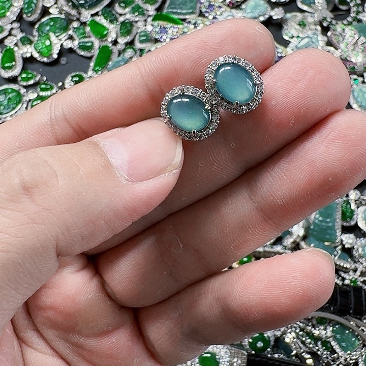 翡翠颈饰未镶嵌天然A货翡翠放漏