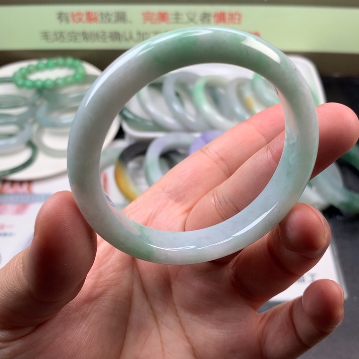 【闪购商品】翡翠手镯未镶嵌手镯
