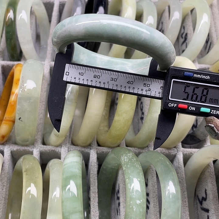 蛇纹石玉未镶嵌手镯313