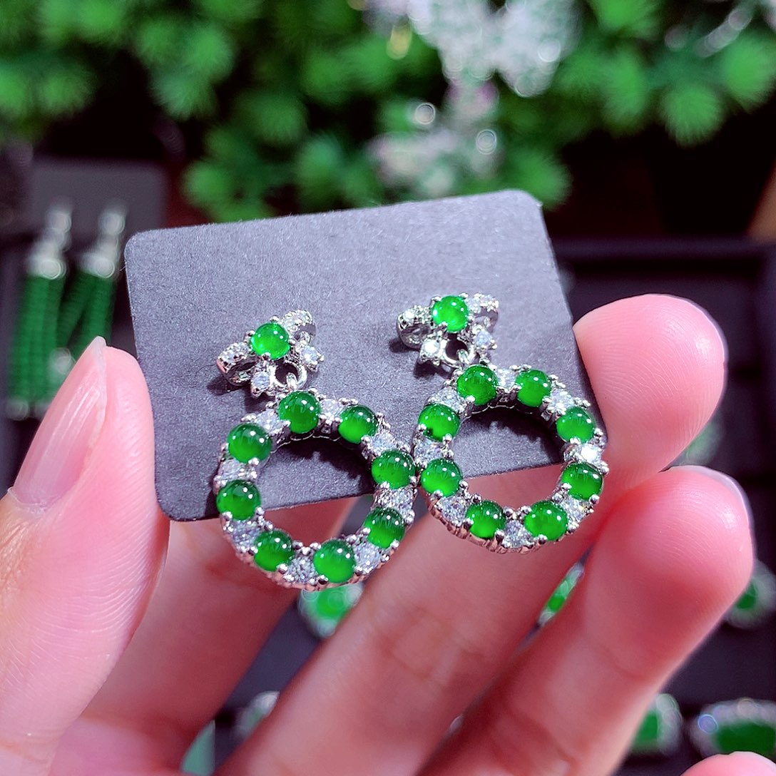 颈饰未镶嵌翡翠天然