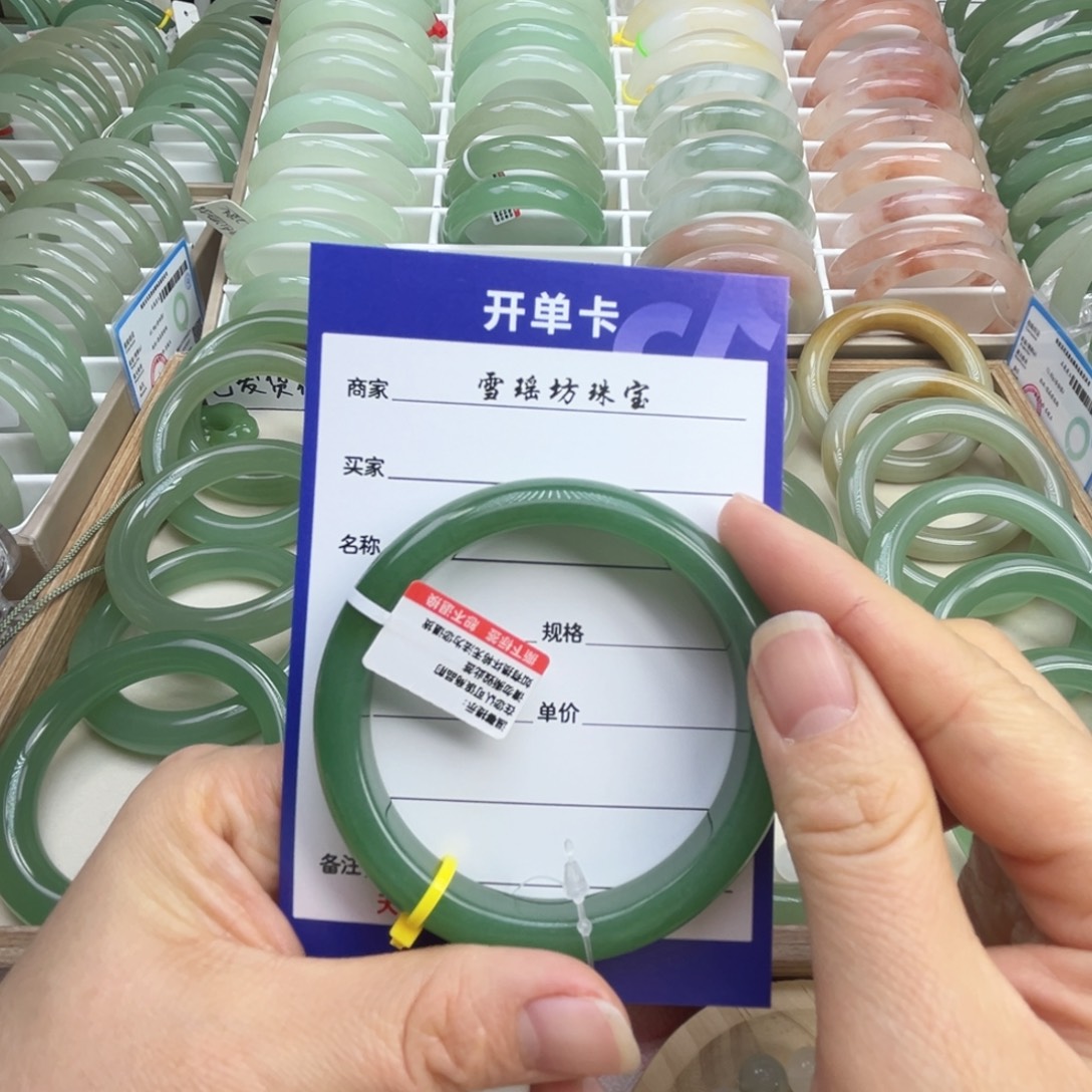 l***l东陵石未镶嵌手镯