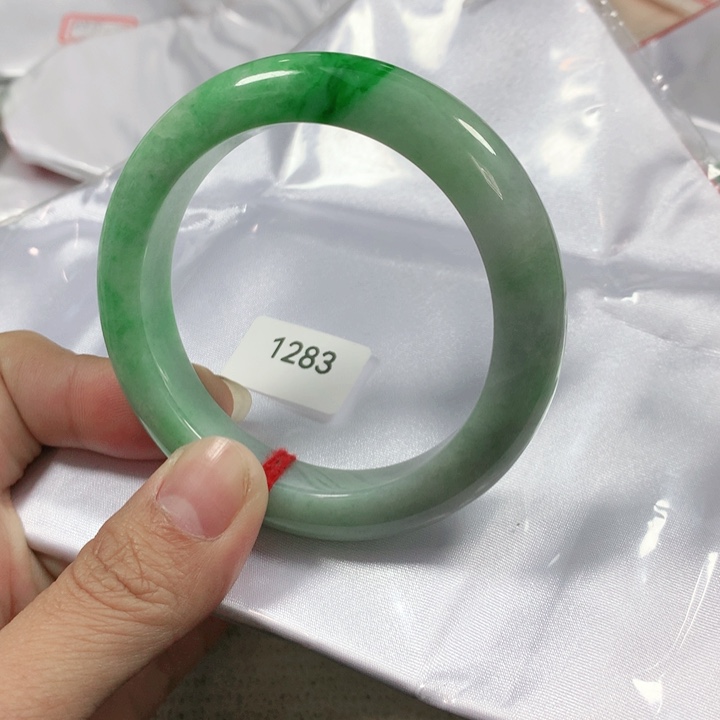 翡翠手镯未镶嵌林*鱼天然翡翠手镯02