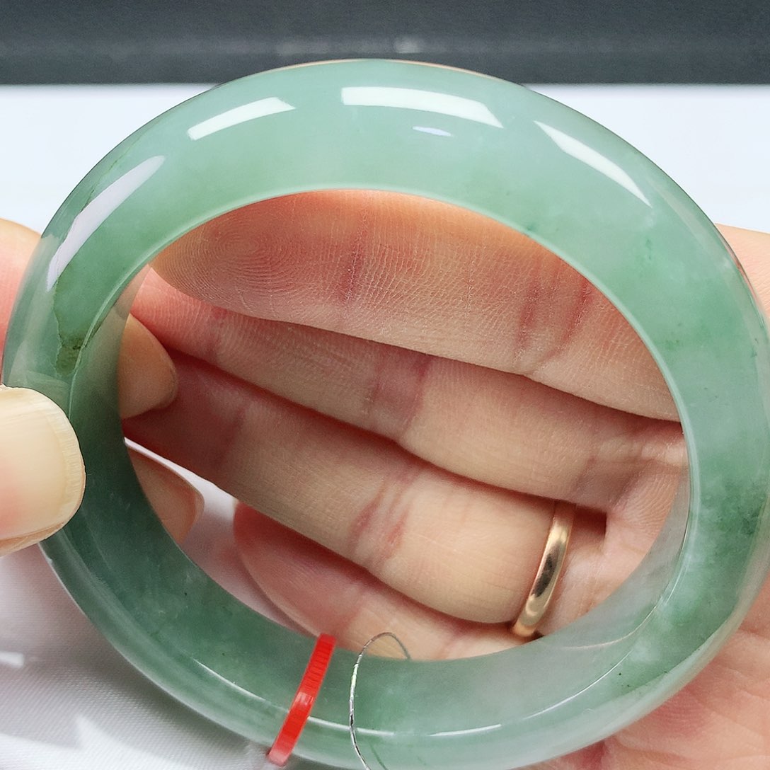 翡翠手镯未镶嵌54圈